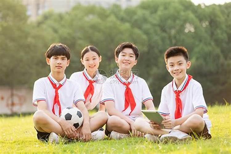 梦见和小学同学一起玩的预兆
