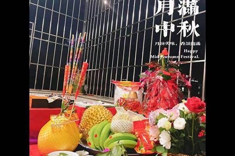 梦到一个老人在自己家里病倒了？