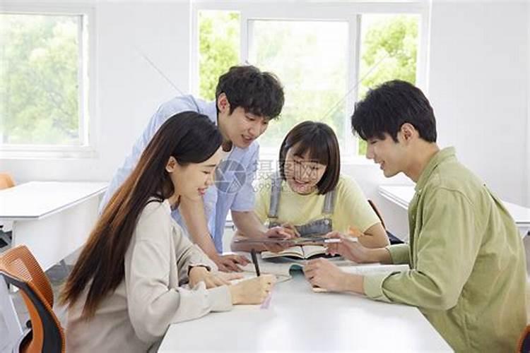 梦见教室和同学的场景