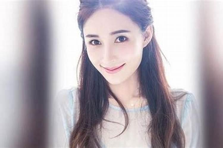 请大师指点下我和老婆的八字合不合,谢了!