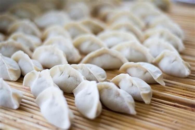 立冬和冬至哪个吃饺子 吃饺子是哪个节气的风俗