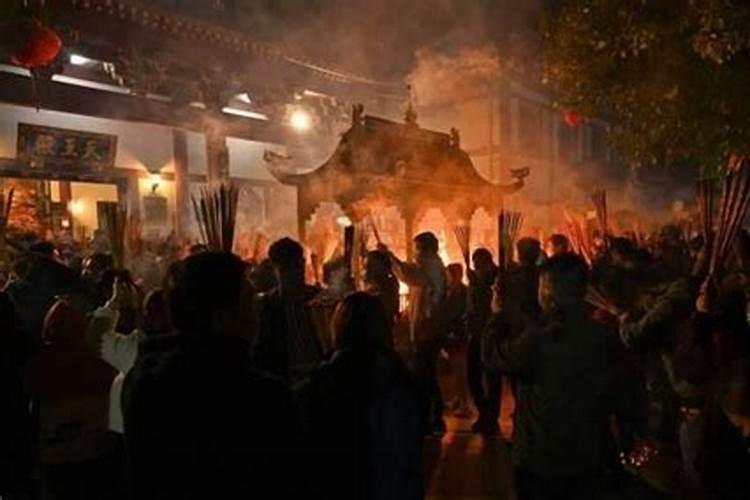2025年二月初一上香的哪些生肖