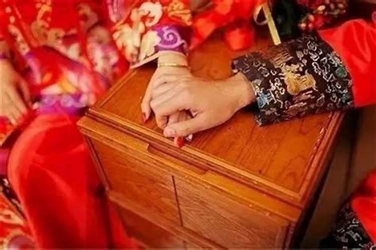 结婚前算命算到八字不合怎么办？