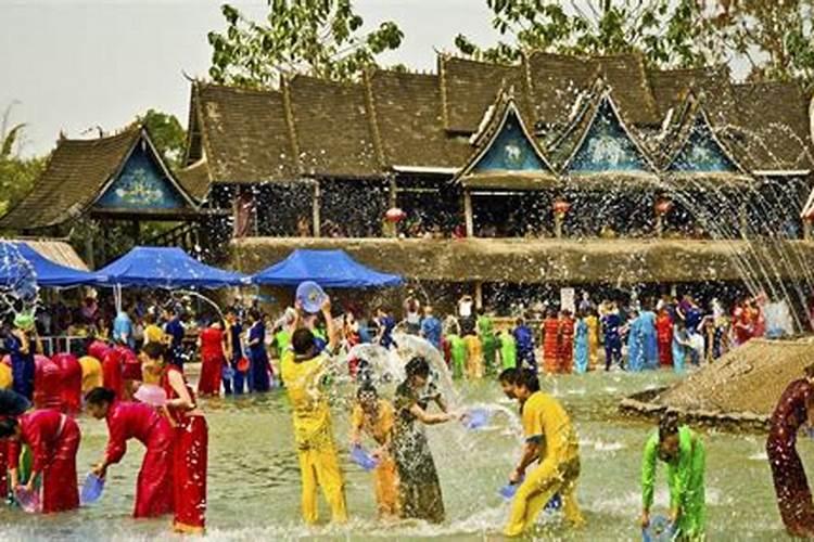 举例说明民俗具有地域性、民族性的特点