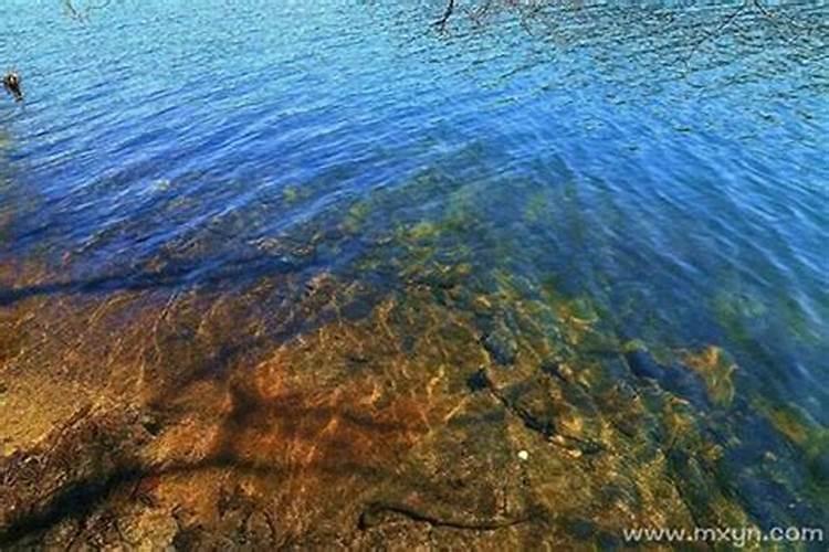 梦见湖水,周公解梦梦到湖水是什么意思,做梦梦见湖水好不好