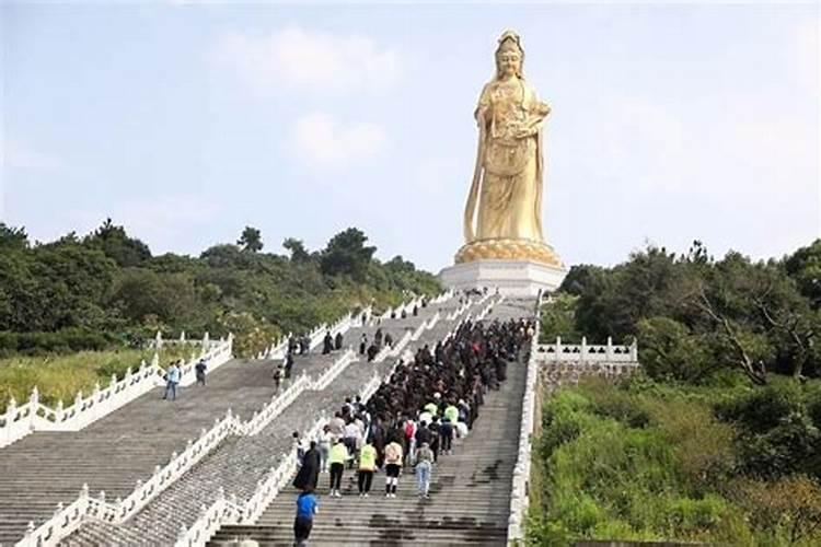 戏剧脸谱中关羽的脸为什么是红色的？有什么样的含义吗？