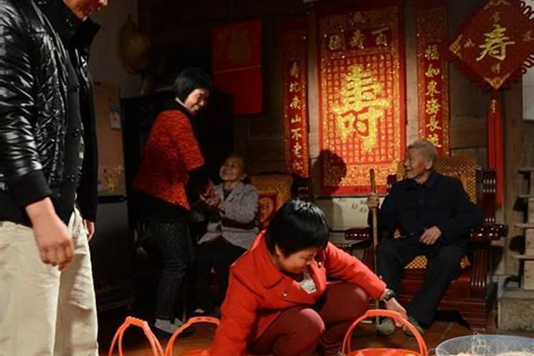 梦见过世的奶奶和我说话寓意什么