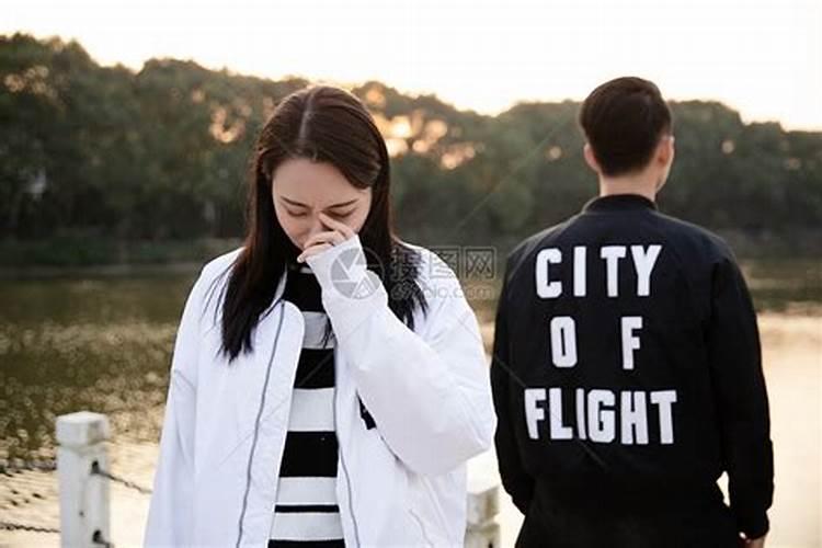一女两男人死后可以埋葬在一起吗？