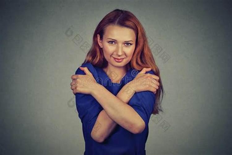 梦见一个女人抱着我的预兆
