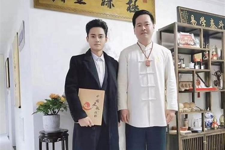 梦见脚被蛇咬是什么意思？
