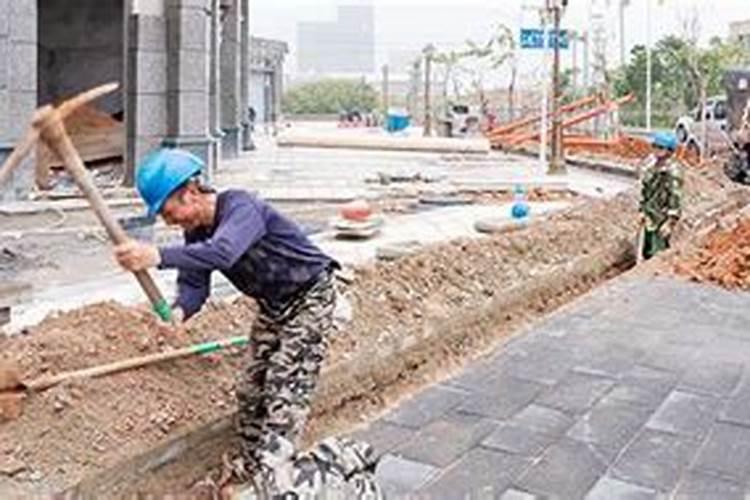 中元节上坟都要做什么 中元节上坟需要做哪些事情呢