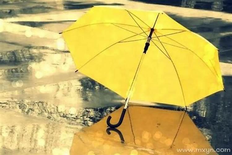 梦见下雨别人给撑伞的预兆