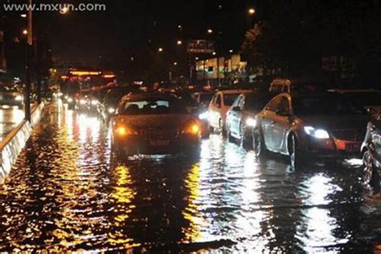 梦见路上都是水 梦见路上都是水是什么征兆