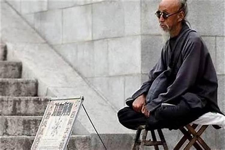 梦见陌生男人和我很亲密