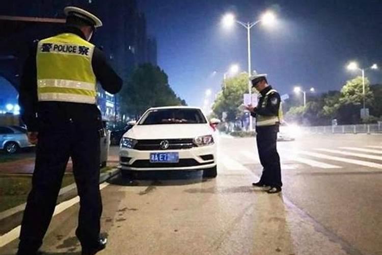 梦见自己的车被撞别人跑了的预兆