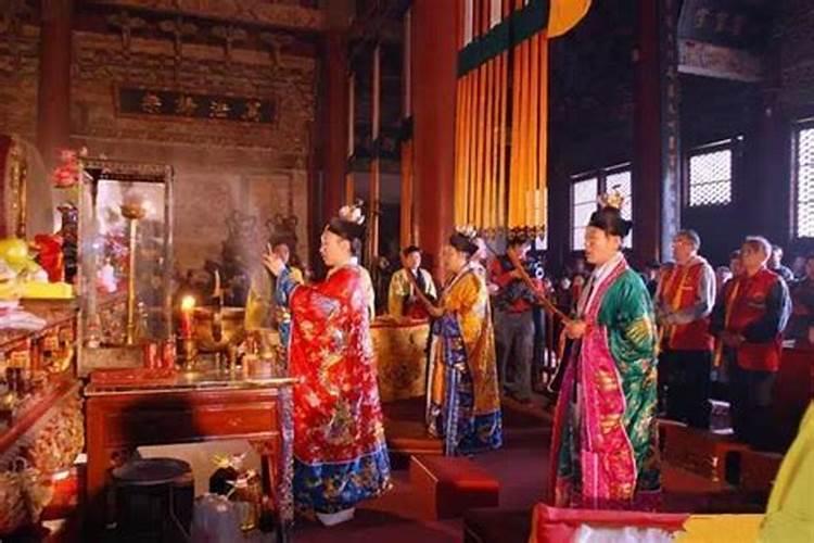 你们当地有什么奇怪的丧葬习俗？
