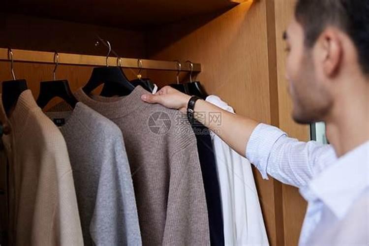 做梦梦到我不停来来回回想要换衣服可是始终还是那一身没变？