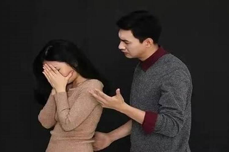 梦见自己亲眼看见老公出轨有什么征兆