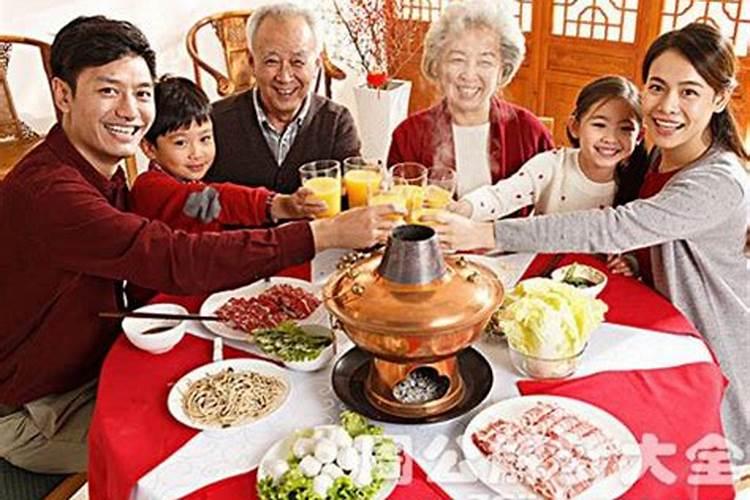 梦见和舅家人一起吃饭