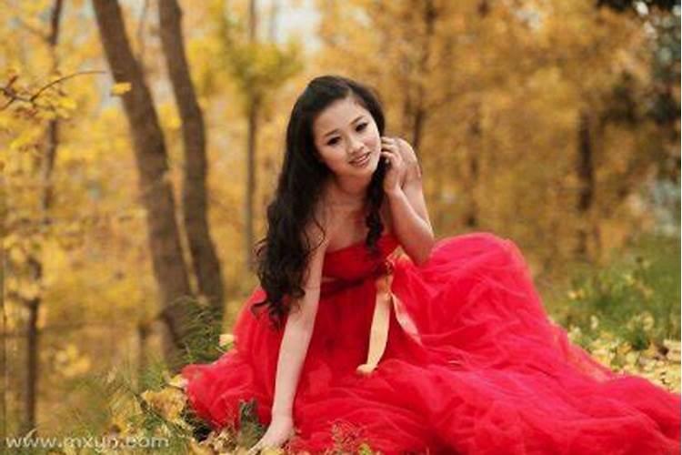 梦见别人穿红色衣服是什么预兆