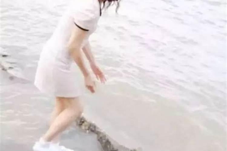 妈妈梦到自己女儿丢了到处找