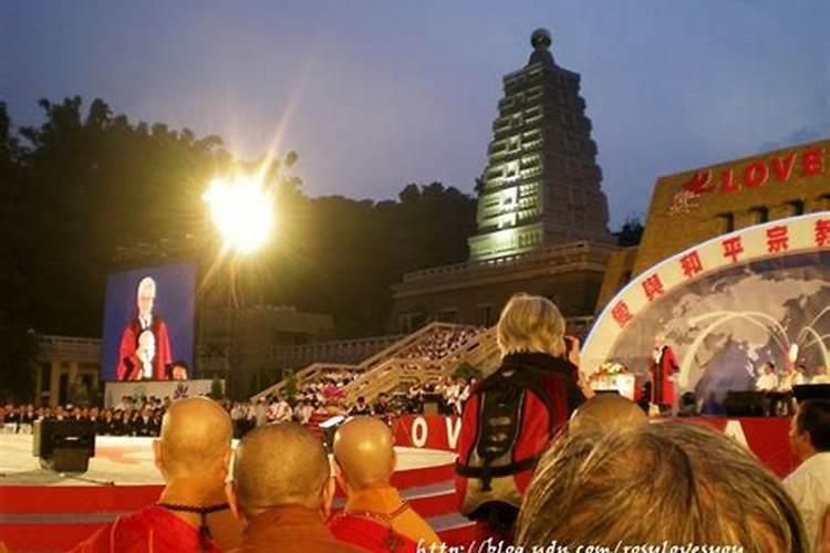 为什么昨天和今天晚上好多在马路口烧纸钱的？？大神们帮帮忙