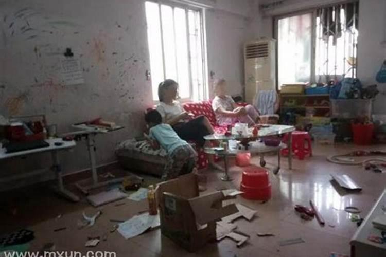 梦见在娘家快过年了屋里很脏着急打扫很乱的屋子