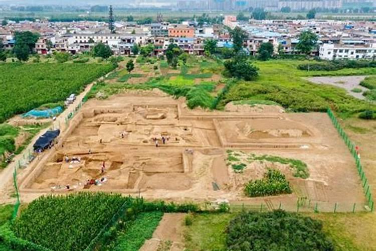 梦见墓地墓群是什么意思？