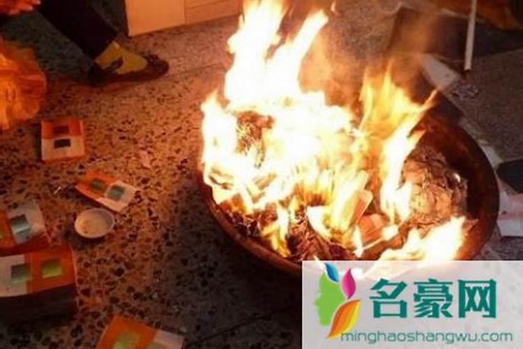 七月十五烧纸可以提前或是错后吗七月十五什么时候烧纸最好