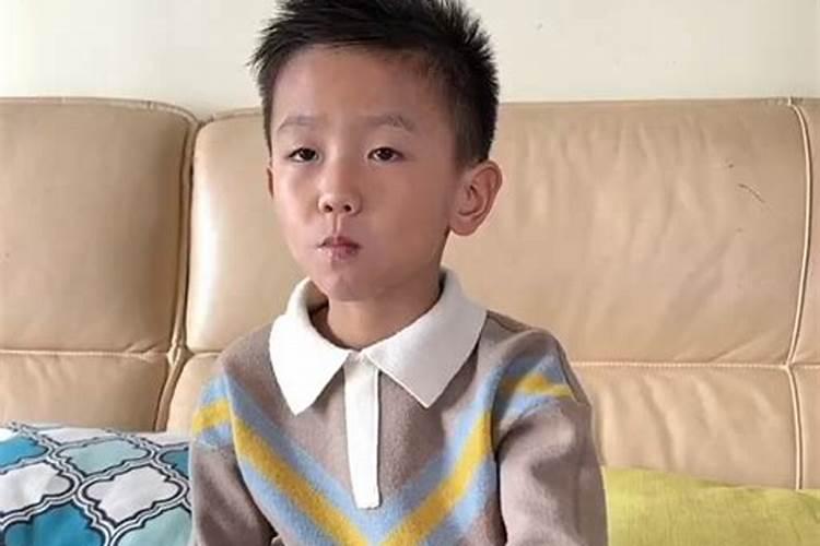 ...梦境内容是有一个陌生得小男孩出现在自己得家中。