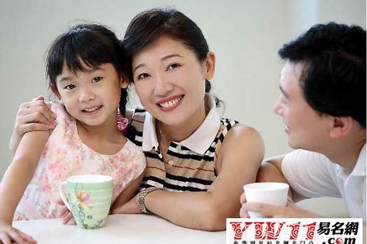 解梦梦到活着的亲人和死去的亲人在一起,还说一起生活了好久