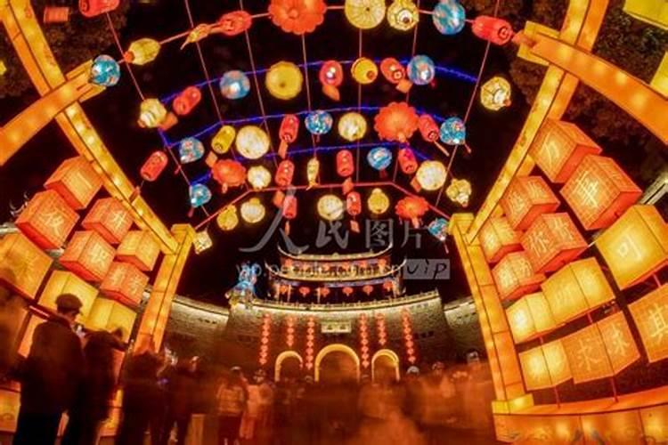 河坊街大年三十晚上热闹吗