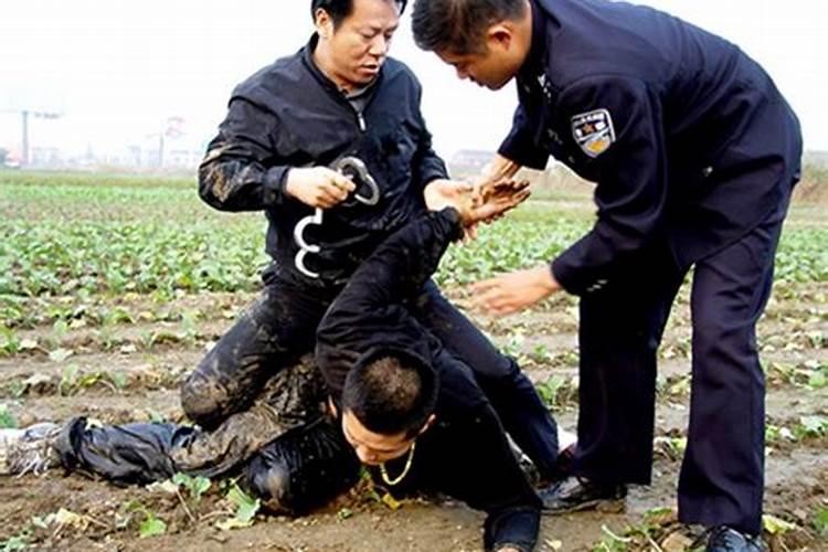 梦见自己被别人抓起来了 预示什么