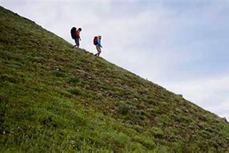 梦见别人骑着单车下山越过山沟的预兆