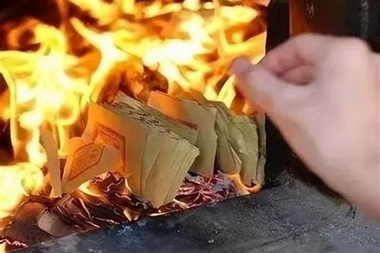 中元节怎么要上坟送钱 中元节为什么要上坟送钱
