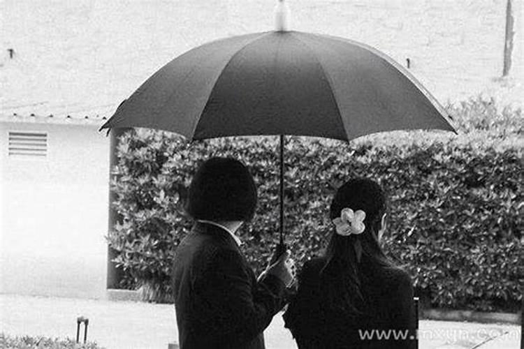 坟墓地文昌塔里边放什么镇物？