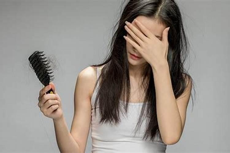 女人梦见掉头发是什么意思？