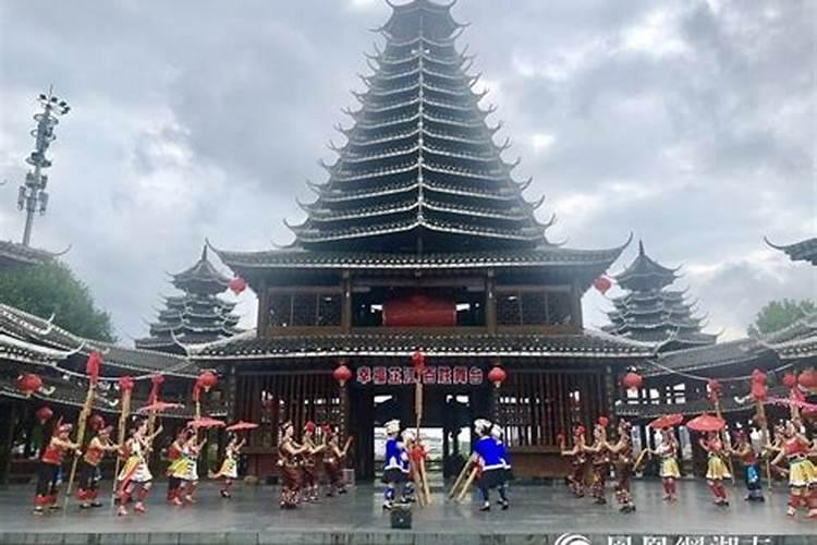 怀化2名晨练市民发现女子溺水,跳水救人后悄然离去,对此你有何感触...