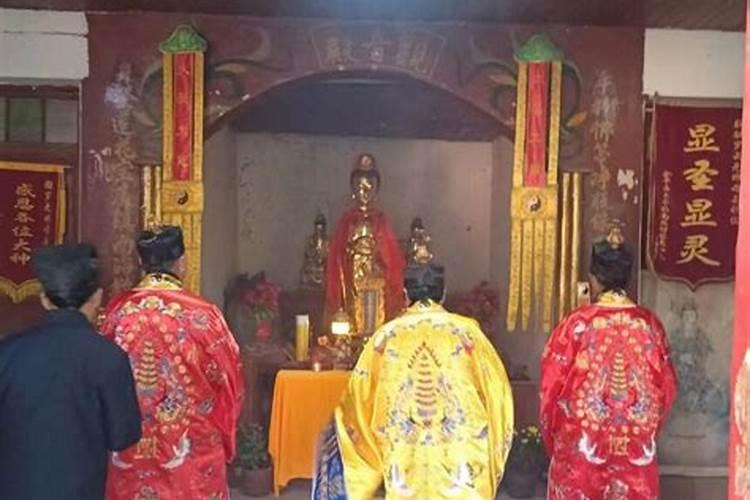 女人鼻梁中间凸起命运