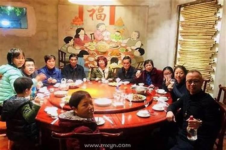 梦见与陌生人一起吃饭的预兆