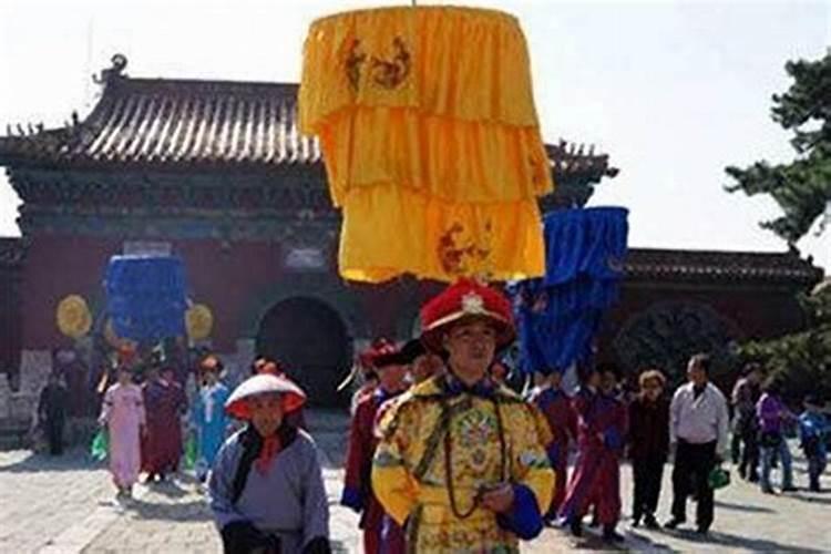 华盖命为什么这么苦什么是命带华盖？