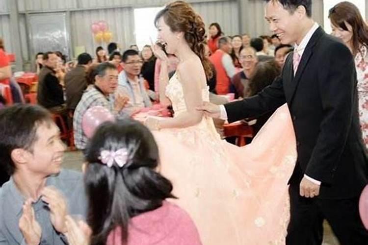 算命的说我们八字不合,父母不让我们在一起,怎么办？