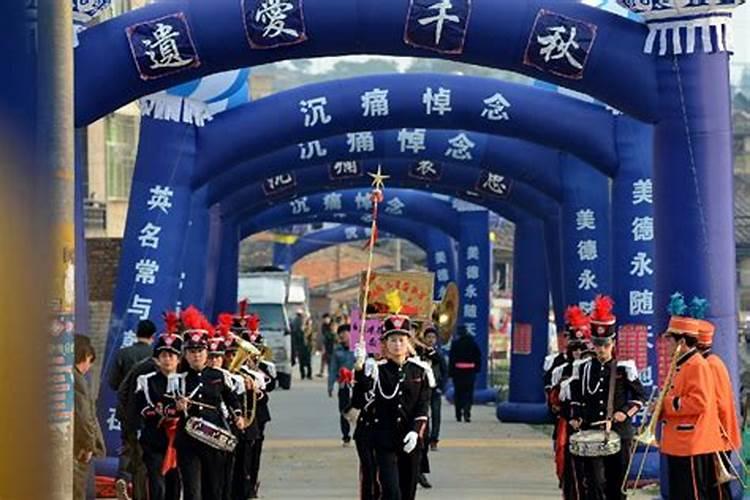 福建人过春节时干什么？