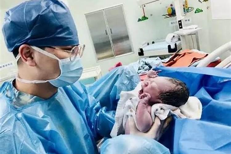 梦见妈妈生孩子是什么意思