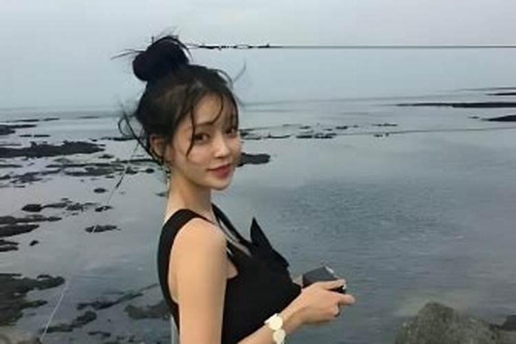 79年农历7月29日子时女命属什么