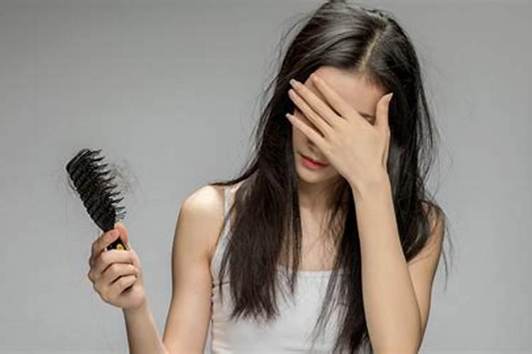 女人梦到自己手被割破流血