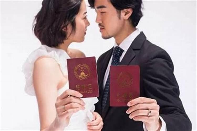 我和我老婆离婚了现在又想复婚可是她父母死活不同意我该怎么办。。求...