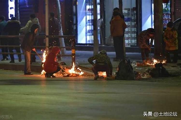 七月十五鬼节当天去墓地扫墓带供品吗