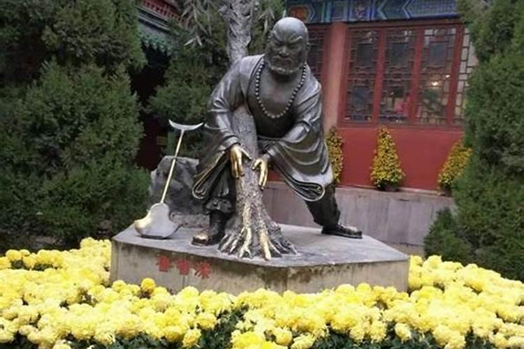 办理丧事必须要请和尚吗？一般是不是请吹鼓手？有的请一群和尚念经、有...