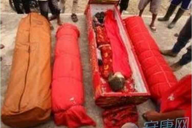 梦到亲人死了还有棺材是什么征兆,梦见活着的亲人死了又复活